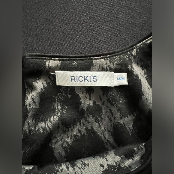 Ricki’s Sleeveless Leopard Print Top - Picture 4 of 5